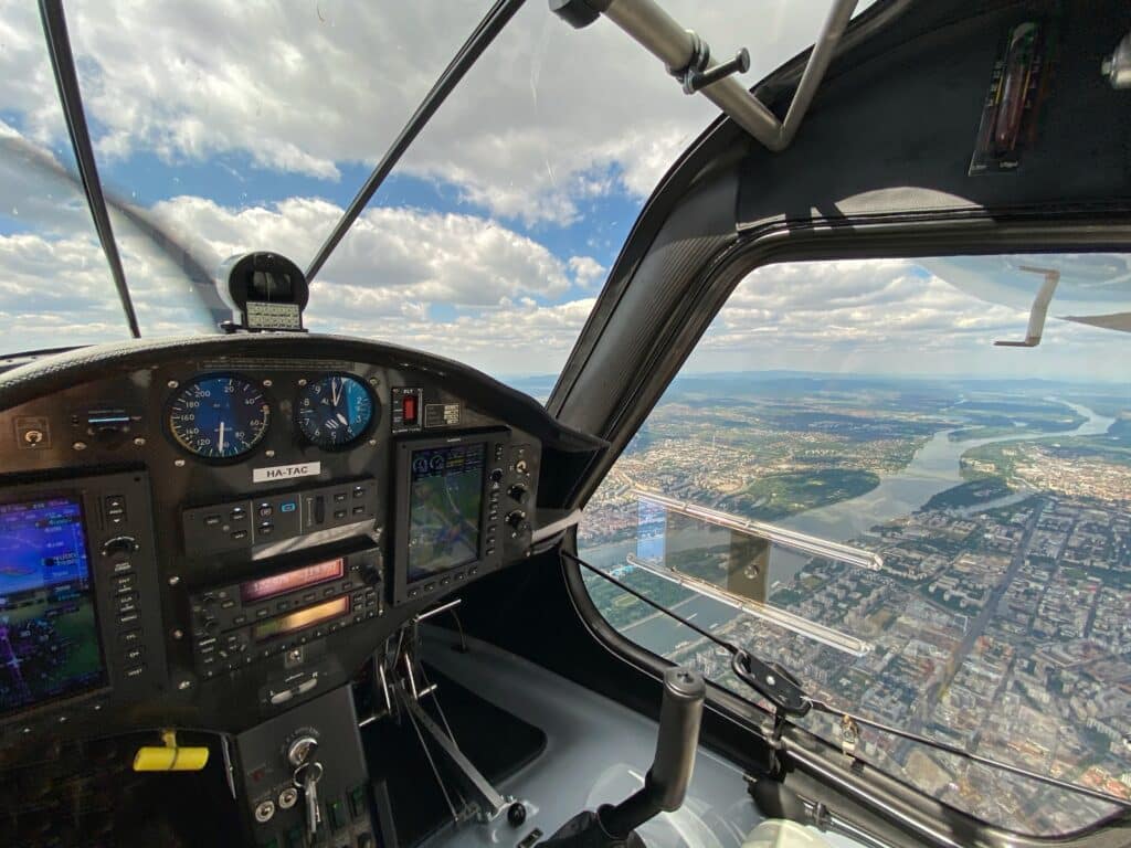 Hour building on a Garmin glass cockpit Pipistrel Virus SW 121